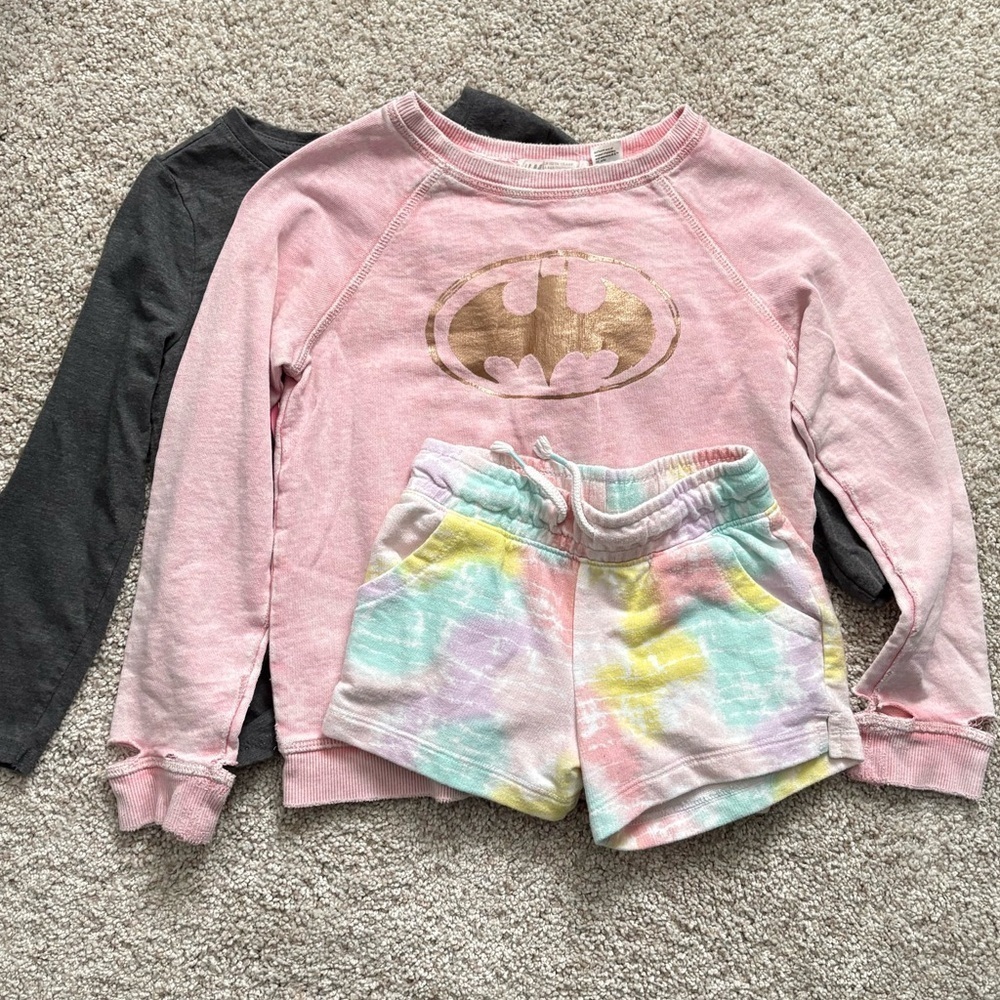 4T/5T bundle Colorful Peace Sign T-Shirt Tie-Dye Shorts Batman H&M sweatshirt - Picture 2 of 9